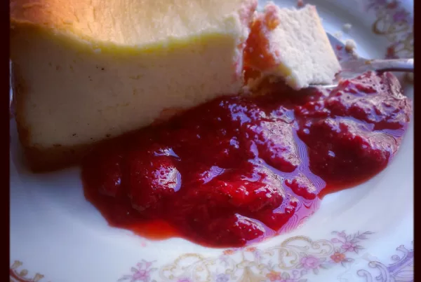 Baked cheesecake with a balsamic strawberry compote
