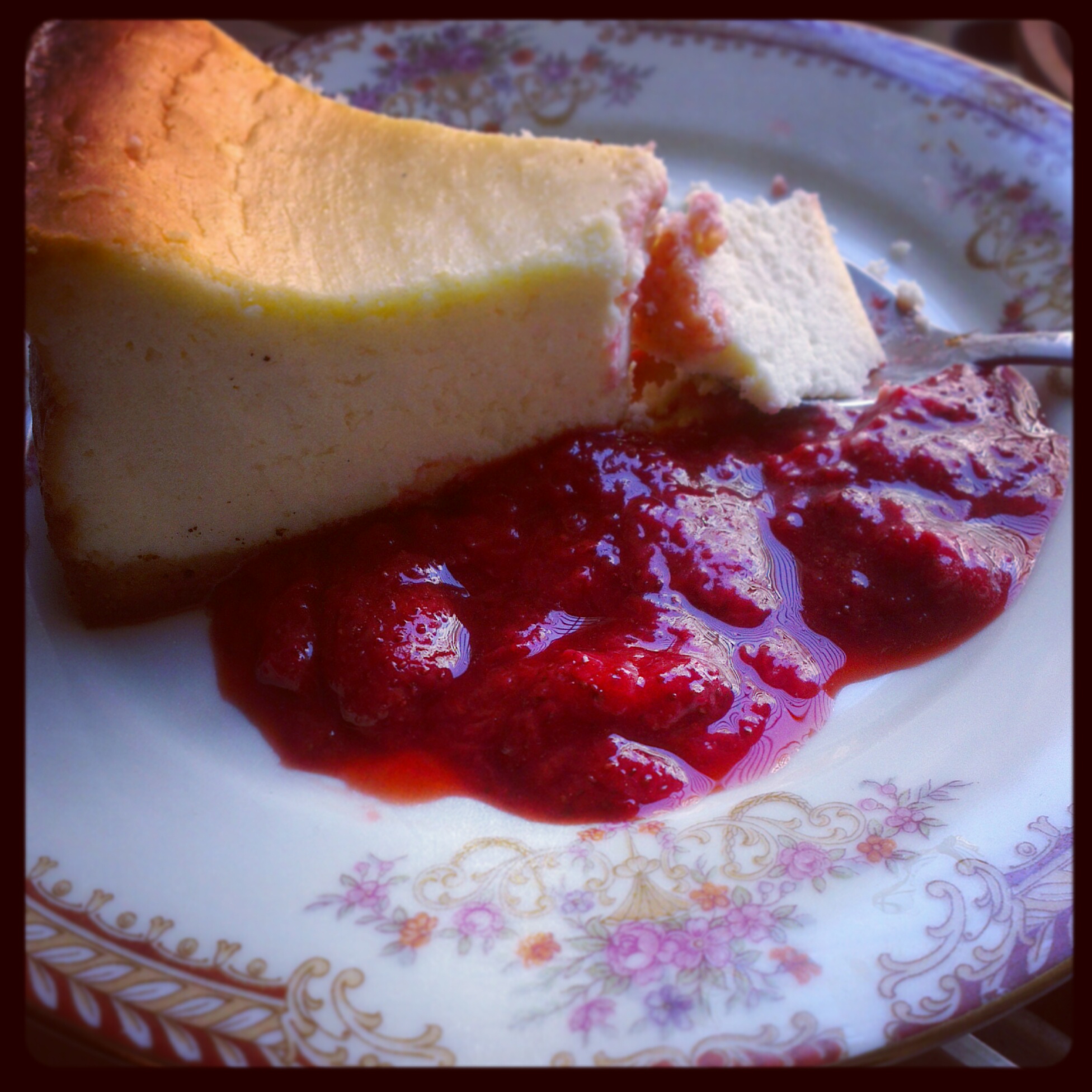 Baked cheesecake with a balsamic strawberry compote
